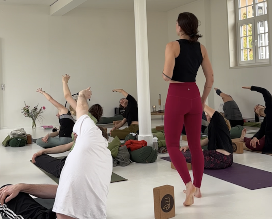 Flowing Annika - Bildungsurlaub Stressreduktion durch Yoga- und Entspannungstechniken zur Integration i.d. Berufsalltag