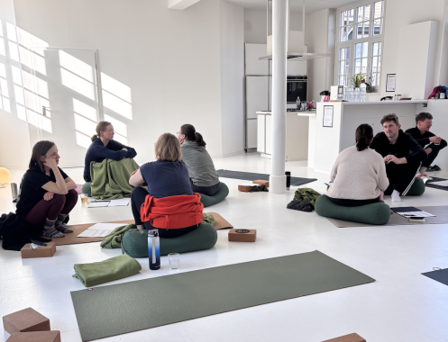Flowing Annika - Bildungsurlaub Stressreduktion durch Yoga- und Entspannungstechniken zur Integration i.d. Berufsalltag