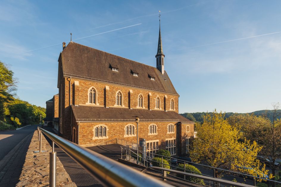 GBG Gesellschaft für ganzheitliche Persönlichkeitsentwicklung und betriebliche Gesundheitsförderung GmbH - Bildungsurlaub Fasten, Detox, Yoga, Wandern und Stressbewältigung in Theorie und Praxis