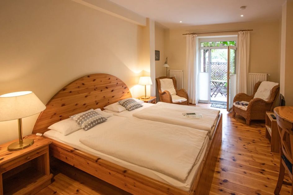 GBG Gesellschaft für ganzheitliche Persönlichkeitsentwicklung und betriebliche Gesundheitsförderung GmbH - Bildungsurlaub Fasten, Detox, Yoga, Wandern und Stressbewältigung in Theorie und Praxis im Bio-Gutshaus Stellshagen