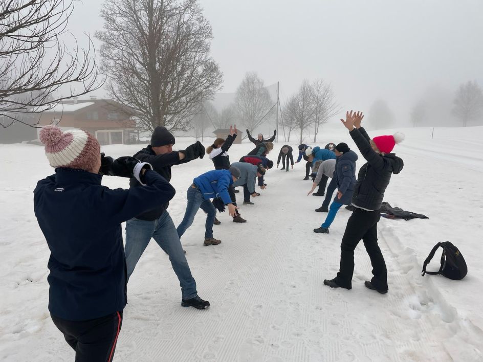 GBG Gesellschaft für ganzheitliche Persönlichkeitsentwicklung und betriebliche Gesundheitsförderung GmbH - Bildungsurlaub Bildungsurlaub im Schnee mit Skifahren, Wandern, Yoga, Fasten und Stressbewältigung in Theorie und Praxis