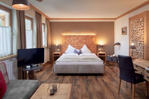 GBG Gesellschaft für ganzheitliche Persönlichkeitsentwicklung und betriebliche Gesundheitsförderung GmbH - Bildungsurlaub Bildungsurlaub im Schnee mit Skifahren, Wandern, Yoga, Fasten und Stressbewältigung in Theorie und Praxis