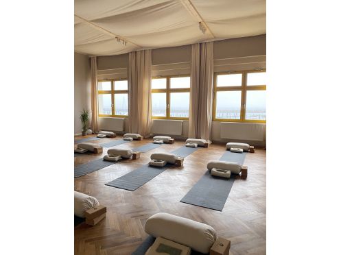 Eugenia und Yoga - Bildungsurlaub Einführung in Yoga & Meditation – Wege zu mehr Gelassenheit auf Rügen
