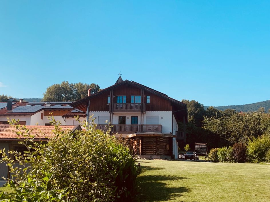 Natürlich Yoga - Bildungsurlaub Mehr Resilienz mit Atemarbeit, Yoga & Meditation im Wellnesshotel im Bayerischen Wald