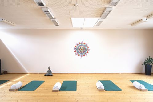 Rückenschule & Yoga Bremen - Bildungsurlaub Bildungsurlaub 2026-2027/Resilienz und Achtsamkeit in Beziehungen – Yoga und Gewaltfreie Kommunikation Nach Marshall Rosenberg