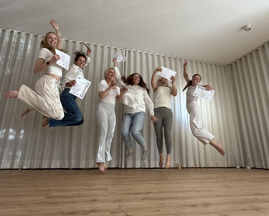 Rückenschule & Yoga Bremen - Bildungsurlaub Yoga Lehrer Ausbildung (200 Std.- Aliiance Yoga zertifiziert) – berufsbegleitend mit anerkannten Bildungsurlaubsmodul