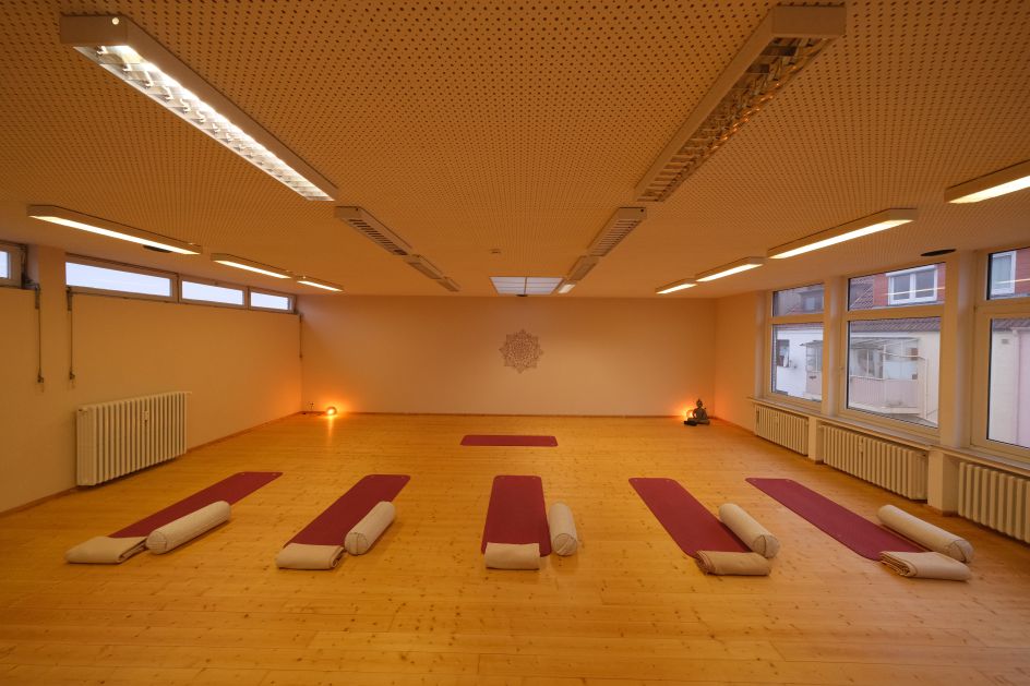 Rückenschule & Yoga Bremen - Bildungsurlaub Bildungsurlaub 2027/ Resilienz und Achtsamkeit in Beziehungen – Yoga und Gewaltfreie Kommunikation Nach Marshall Rosenberg