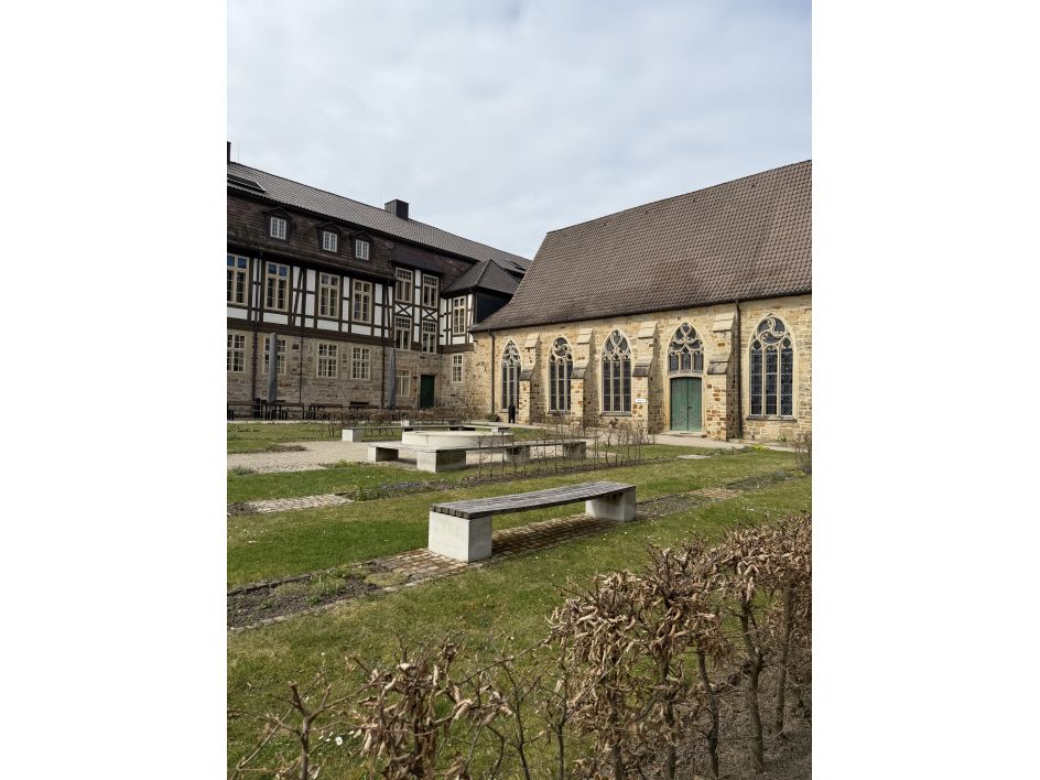 Rückenschule & Yoga Bremen - Bildungsurlaub 2027/Yoga & Wandern im historischen Kloster Loccum – Auszeit mit Bildungsurlaub