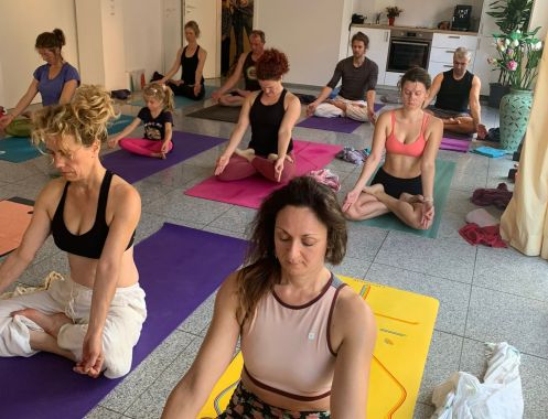 Huong Yoga - Bildungsurlaub 19.10.-23.10.2026 // Bildungsrurlaub im Kloster: Stressabbau und Gelassenheit im Beruf durch Yoga und Pranayama (Atemübungen)