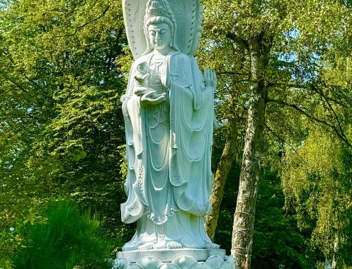 Huong Yoga - Bildungsurlaub 19.10.-23.10.2026 // Bildungsrurlaub im Kloster: Stressabbau und Gelassenheit im Beruf durch Yoga und Pranayama (Atemübungen)