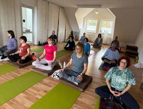 Huong Yoga - Bildungsurlaub 07.12.-11.12.2026 // Stressbewältigung und Gelassenheit im Beruf durch Yoga und Meditation