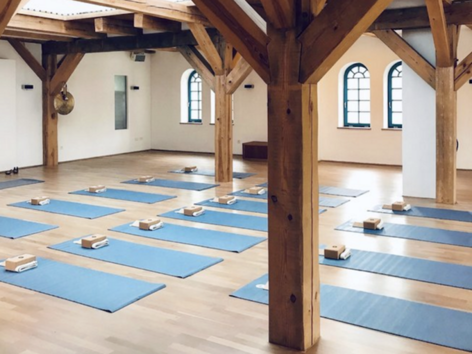 Praxis für Ayurveda Medizin & Yogatherapie - Bildungsurlaub Ressourcen stärken mit Yoga & Fasten – Bildungszeit für innere Stärke und Stressresilienz im Berufsalltag