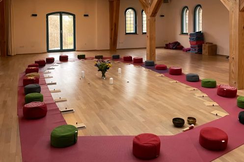 Praxis für Ayurveda Medizin & Yogatherapie - Bildungsurlaub Ressourcen stärken mit Yoga & Fasten – Bildungszeit für innere Stärke und Stressresilienz im Berufsalltag
