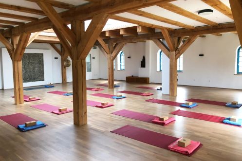 Praxis für Ayurveda Medizin & Yogatherapie - Bildungsurlaub Ressourcen stärken mit Yoga & Fasten – Bildungszeit für innere Stärke und Stressresilienz im Berufsalltag