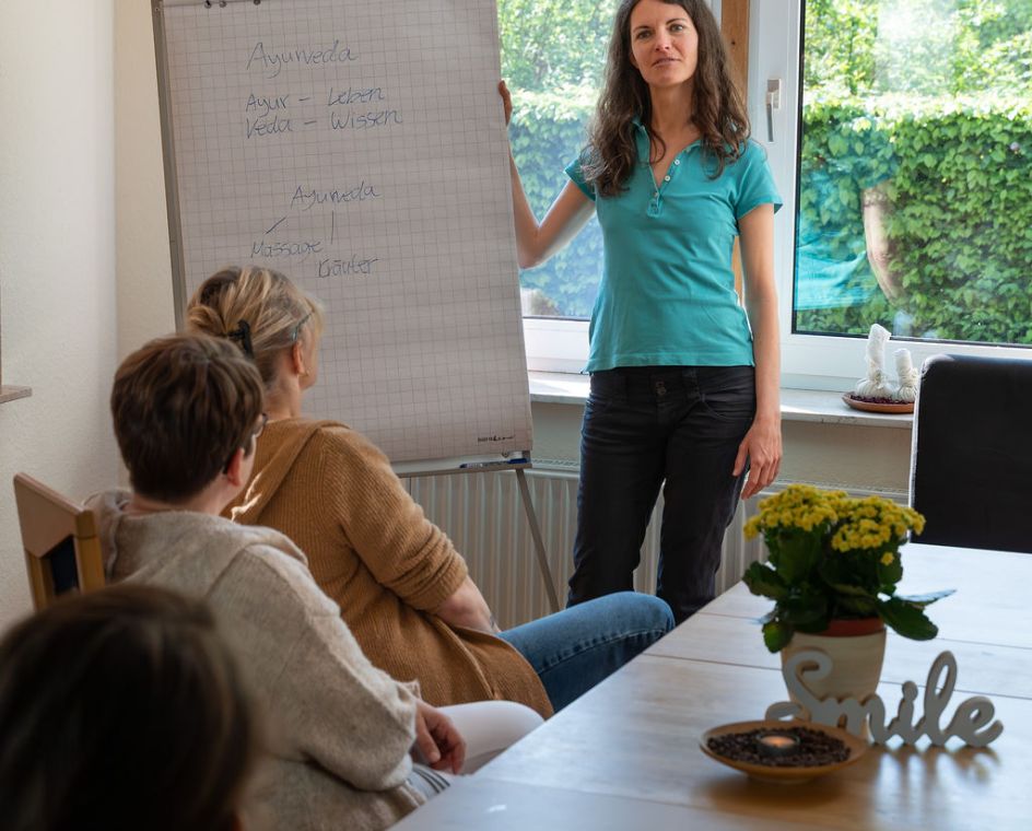 Oase - Ayurvedapraxis und Seminarzentrum - Bildungsurlaub Ayurveda Massage Ausbildung in Bad Meinberg  NRW