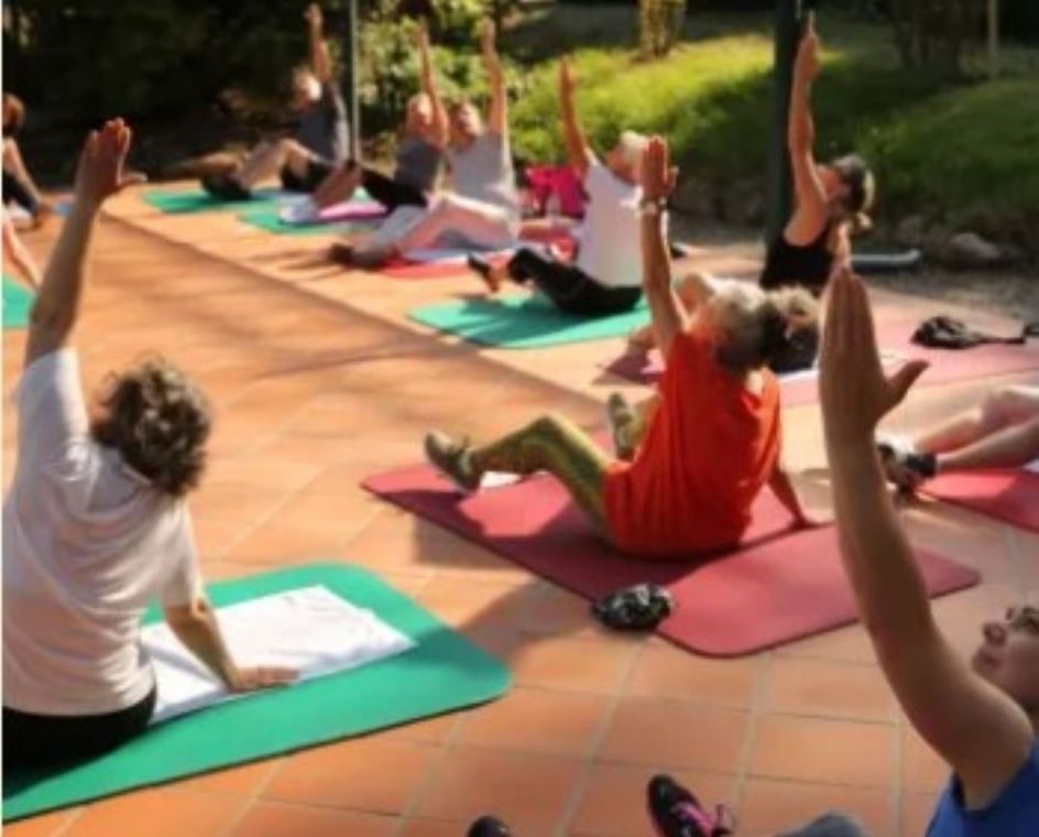 Om Shrim Om - Yoga Retreats und Bildungsurlaub - Bildungsurlaub Stressmanagement, Yoga & Achtsamkeit mit Buchinger Fasten – Klinik Schloss Warnsdorf