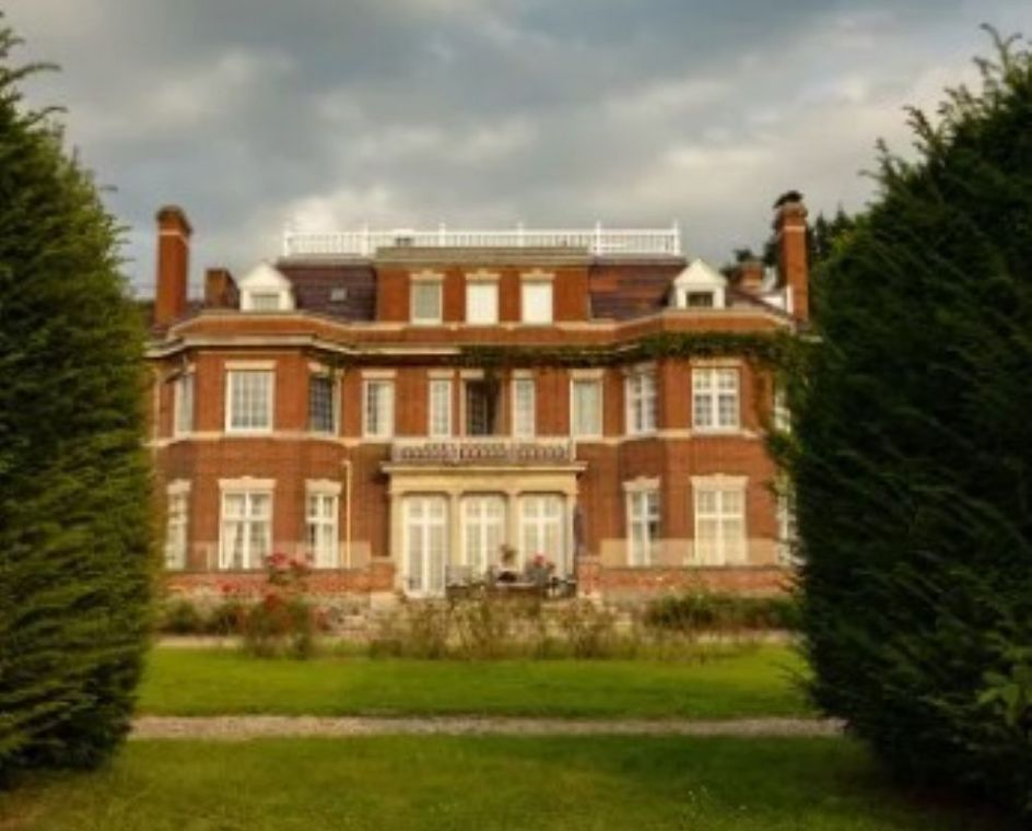 Om Shrim Om - Yoga Retreats und Bildungsurlaub - Bildungsurlaub Stressmanagement, Yoga & Achtsamkeit mit Buchinger Fasten – Klinik Schloss Warnsdorf