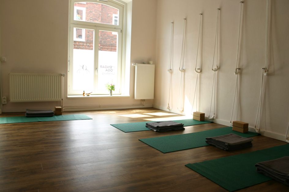 Om Shrim Om - Yoga Retreats und Bildungsurlaub - Bildungsurlaub Urban Retreat: Yoga, Achtsamkeit und Stressbewältigung, Rückengesundheit – Lüneburg