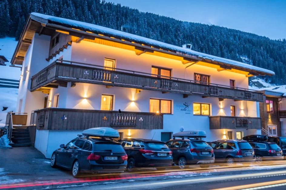 Let's Flow GmbH - Bildungsurlaub Skifahren und Kommunikationsfähigkeit stärken in TUX
