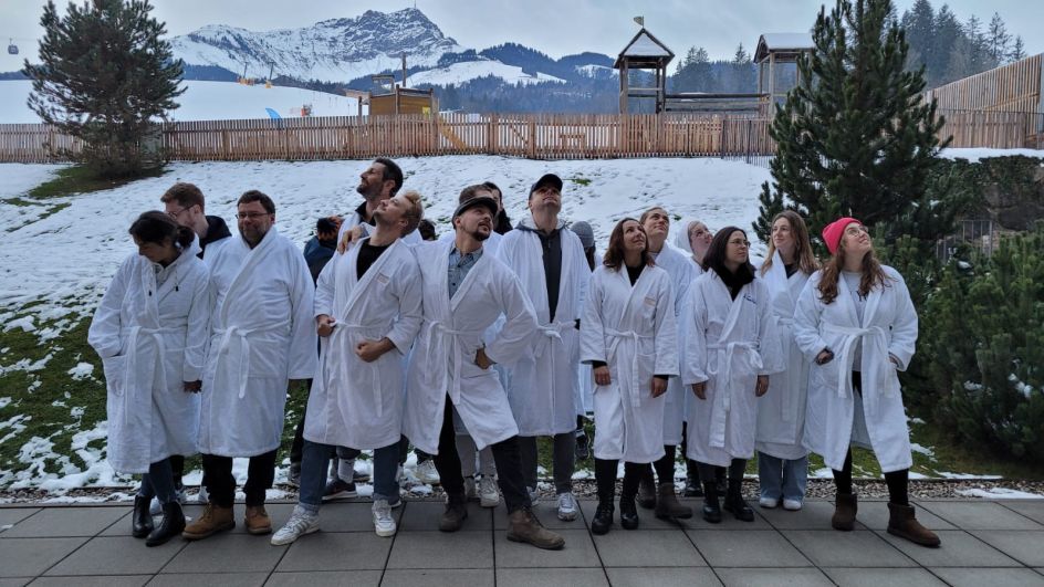Let's Flow GmbH - Bildungsurlaub Skifahren und Kommunikationsfähigkeit stärken in St. Johann