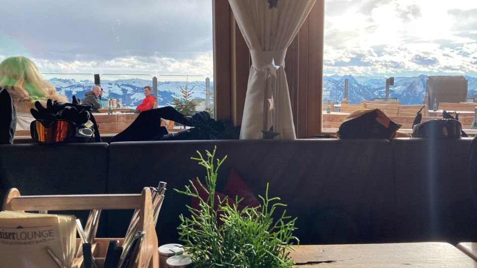 Let's Flow GmbH - Bildungsurlaub Skifahren und Kommunikationsfähigkeit stärken in St. Johann