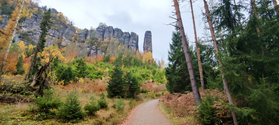 Let's Flow GmbH - Bildungsurlaub Wandern und Antistresstrainer*in werden in der Sächsische Schweiz (Lichtenhainer Wasserfall)