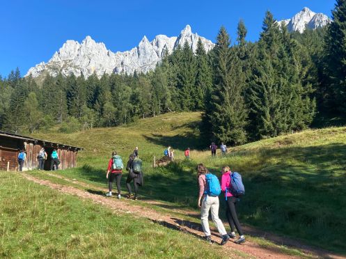 Let's Flow GmbH - Bildungsurlaub Wandern und Ressourcen bewusst nutzen in St. Johann
