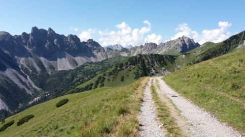 Let's Flow GmbH - Bildungsurlaub Wandern und Ressourcen bewusst nutzen im Allgäu