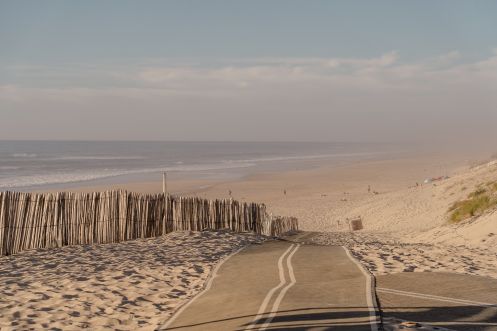 Let's Flow GmbH - Bildungsurlaub Surfen und Resilienz stärken in Carcans Plage