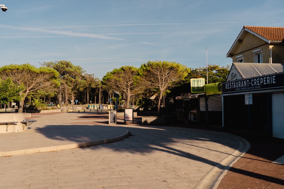Let's Flow GmbH - Bildungsurlaub Surfen und Resilienz stärken in Carcans Plage