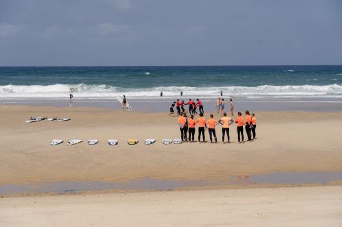 Let's Flow GmbH - Bildungsurlaub Surfen und Resilienz stärken in Carcans Plage