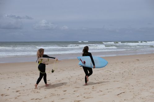 Let's Flow GmbH - Bildungsurlaub Surfen und Resilienz stärken in Carcans Plage