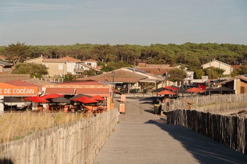 Let's Flow GmbH - Bildungsurlaub Surfen und Ressourcen bewusst nutzen in Carcans Plage