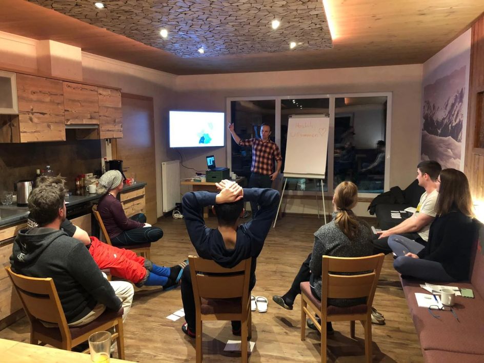 Let's Flow GmbH - Bildungsurlaub Skifahren und Selbstwahrnehmung schärfen in TUX