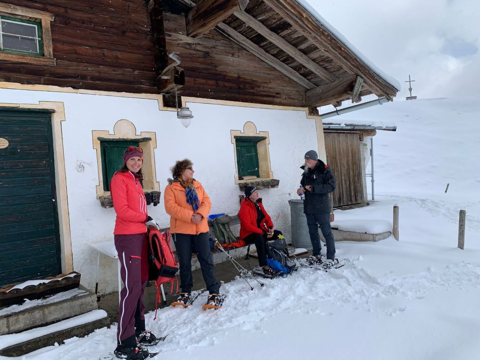 Let's Flow GmbH - Bildungsurlaub Schneeschuhwandern und Resilienz stärken in Kirchdorf / Tirol