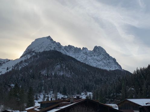 Let's Flow GmbH - Bildungsurlaub Schneeschuhwandern und Resilienz stärken in Kirchdorf / Tirol