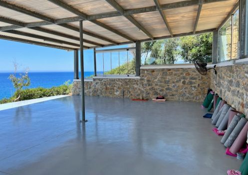 SAKTI YOGA - Bildungsurlaub Yoga Woche auf Kreta im September 2026: Das (Berufs-) Leben bewusst gestalten!
