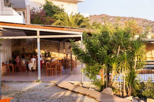 SAKTI YOGA - Bildungsurlaub Yoga Woche auf Kreta im September 2026: Das (Berufs-) Leben bewusst gestalten!
