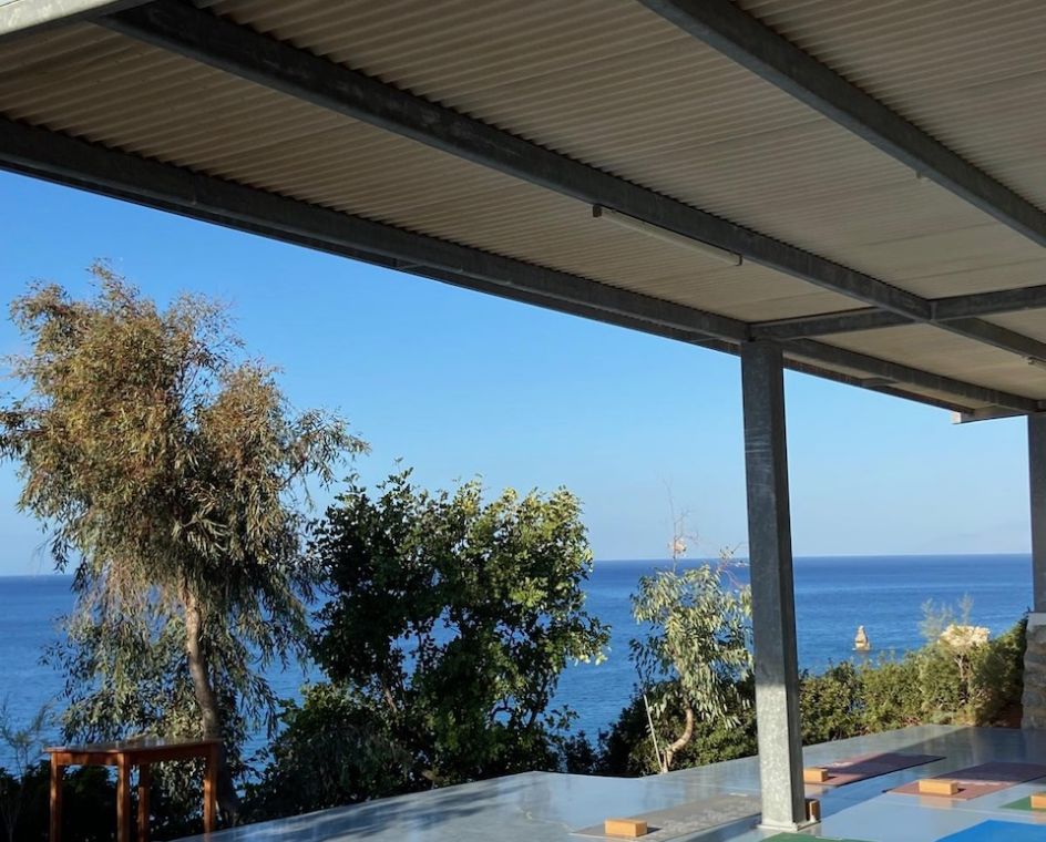 SAKTI YOGA - Bildungsurlaub Yoga Woche auf Kreta vom 24.10.-31.10.2026: Das (Berufs-) Leben bewusst gestalten!