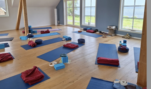 Institut für gesundes Arbeiten - Bildungsurlaub Yoga am Arbeitsplatz – Ausgleichsübungen mit Yoga