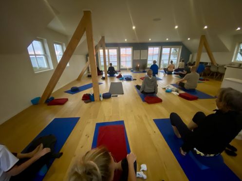 Institut für gesundes Arbeiten - Bildungsurlaub Yoga am Arbeitsplatz – Ausgleichsübungen mit Yoga