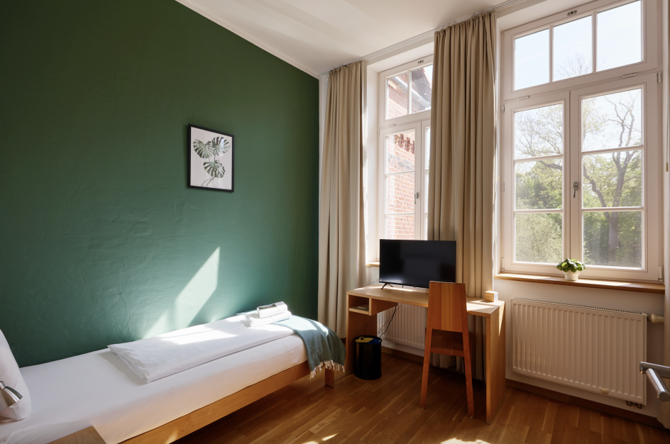 Institut für gesundes Arbeiten - Bildungsurlaub Yoga am Arbeitsplatz – Ausgleichsübungen mit Yoga – an der Elbe im Burghotel