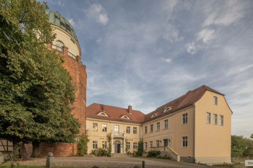 Institut für gesundes Arbeiten - Bildungsurlaub Yoga am Arbeitsplatz – Ausgleichsübungen mit Yoga – an der Elbe im Burghotel