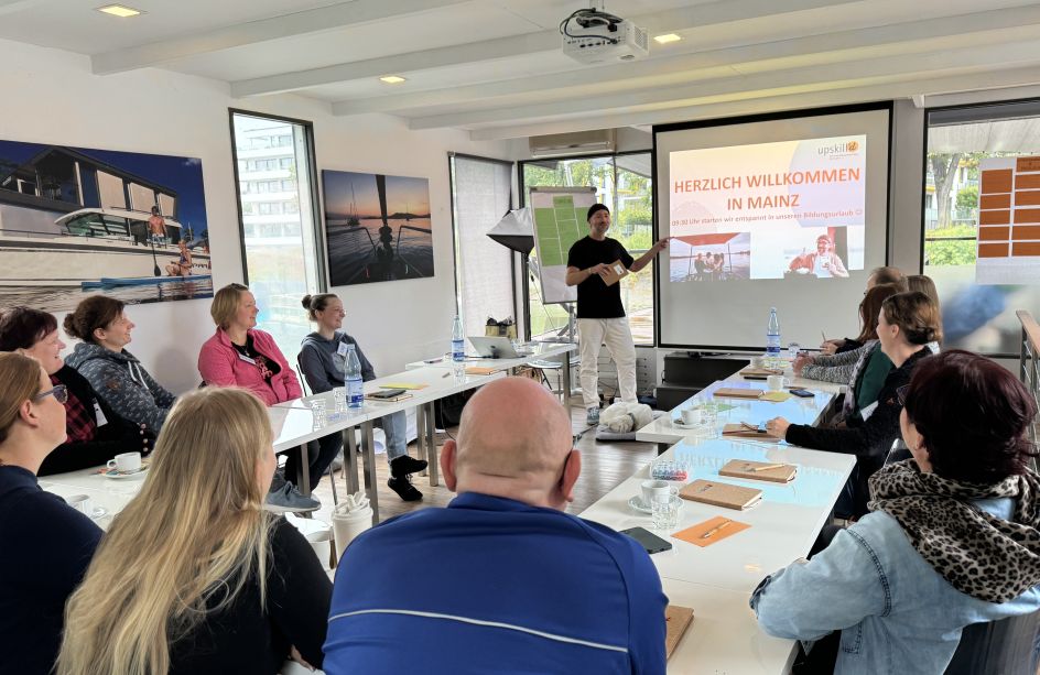 upskill'd - Bildungsurlaub “Mit dir geht’s up!” Dein ganzheitlicher Allrounder für Ernährung, Stressmanagement/Resilienz und Bewegung (Yoga) im Mainzer Zollhafen
