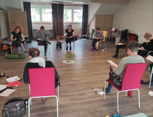 Yvonne Braun WOOD-YOGA Gesundheit & Vorsorge - Bildungsurlaub Wechseljahre verändern Entscheiderinnen: Her MenoTreat – Peri/Menopause  at Work –How to Make Better Decisions During Menopause