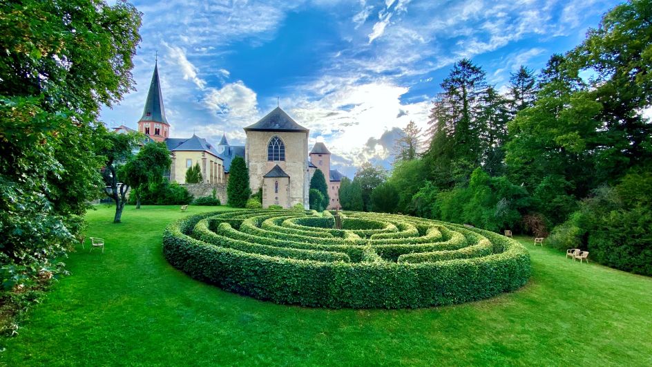 Institut für Teamkultur - Bildungsurlaub Resilienz stärken  in Beruf und Alltag mit Qigong und achtsames Naturerleben