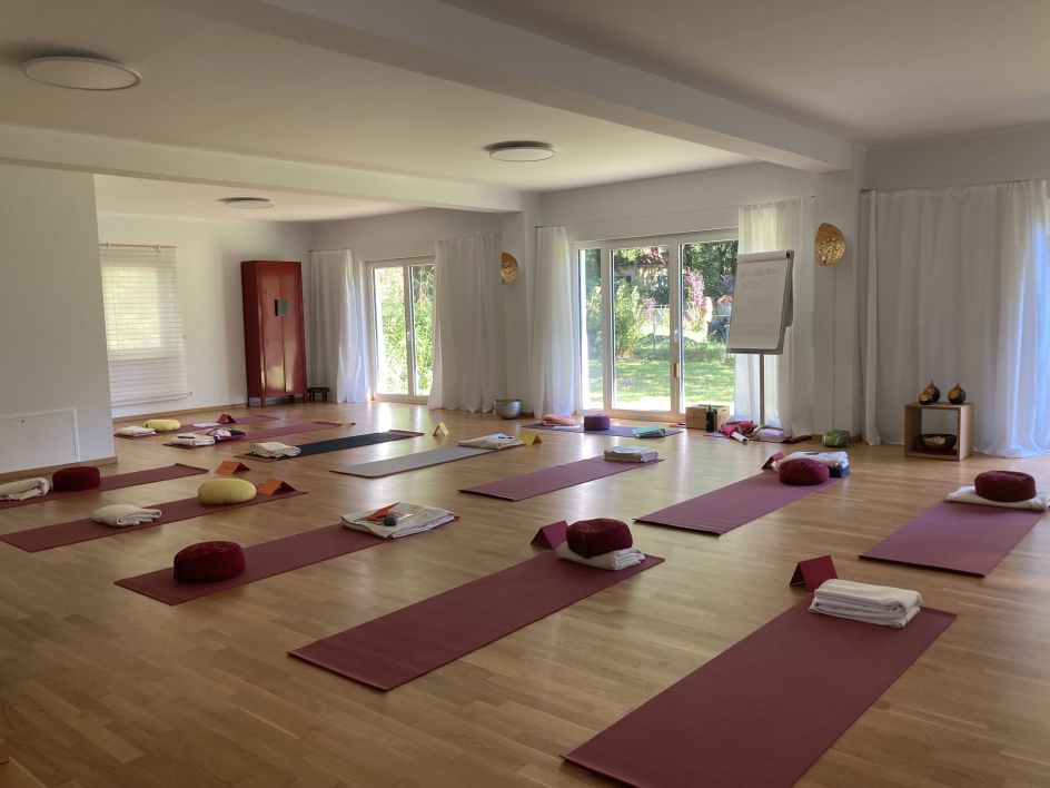 Daniela Koll, Sanftes Yoga & Entspannung - Bildungsurlaub Resilienz im Beruf – mentale Stärke fördern mit sanftem Yoga, Atemschulung und Meditation