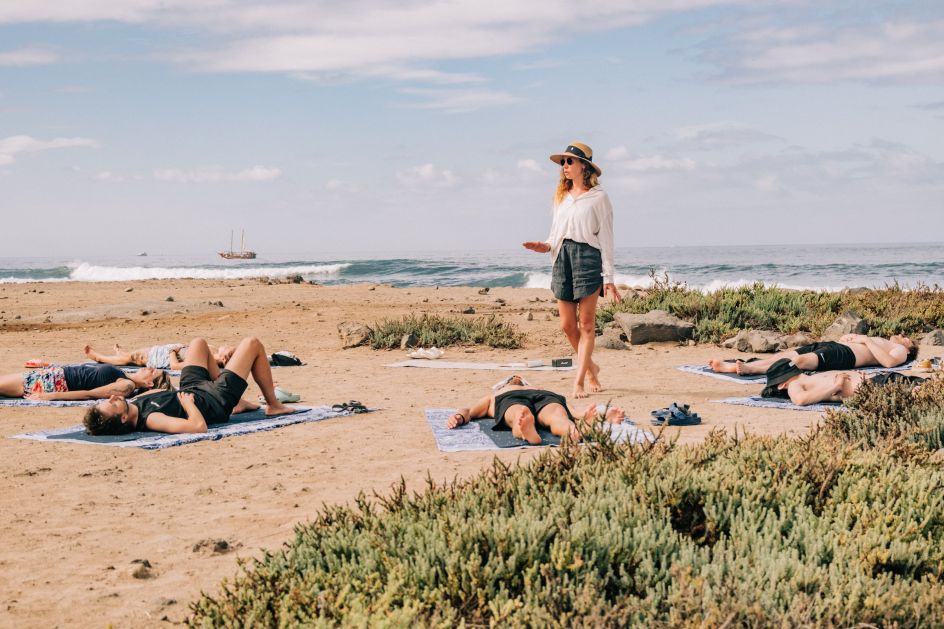 Ocean Fused Training S.L. - Bildungsurlaub Resilienz im Beruf stärken: Surfen und Yoga auf Teneriffa