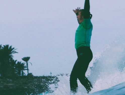 Ocean Fused Training S.L. - Bildungsurlaub Resilienz im Beruf stärken: Surfen und Yoga auf Teneriffa