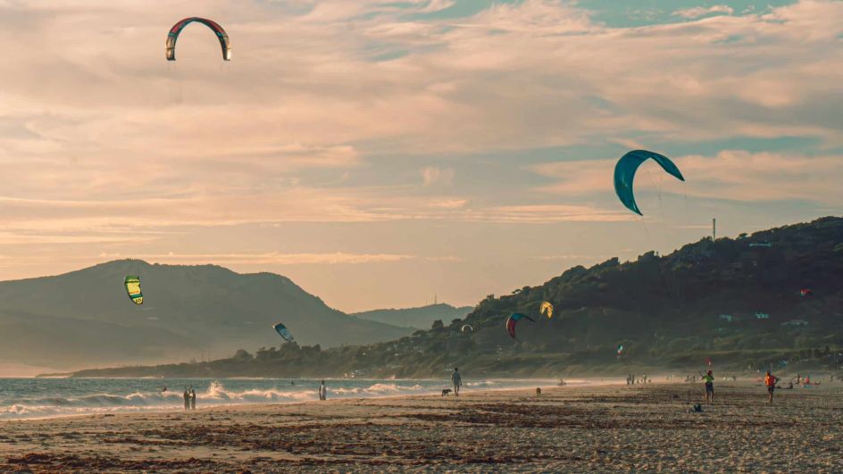 Work Surf Balance GmbH - Bildungsurlaub Mental Health Clear Mind – Veränderungskompetenz im Berufsalltag + opt. 6 ÜN + Kitekurs / Kitesurfen in Tarifa, Spanien (optional: Surfen, Wingfoilen, Windsurfen)